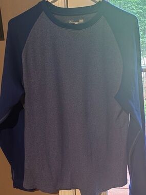 Under Armour Men's Two-Tone Blue Raglan Long Sleeve Shirt